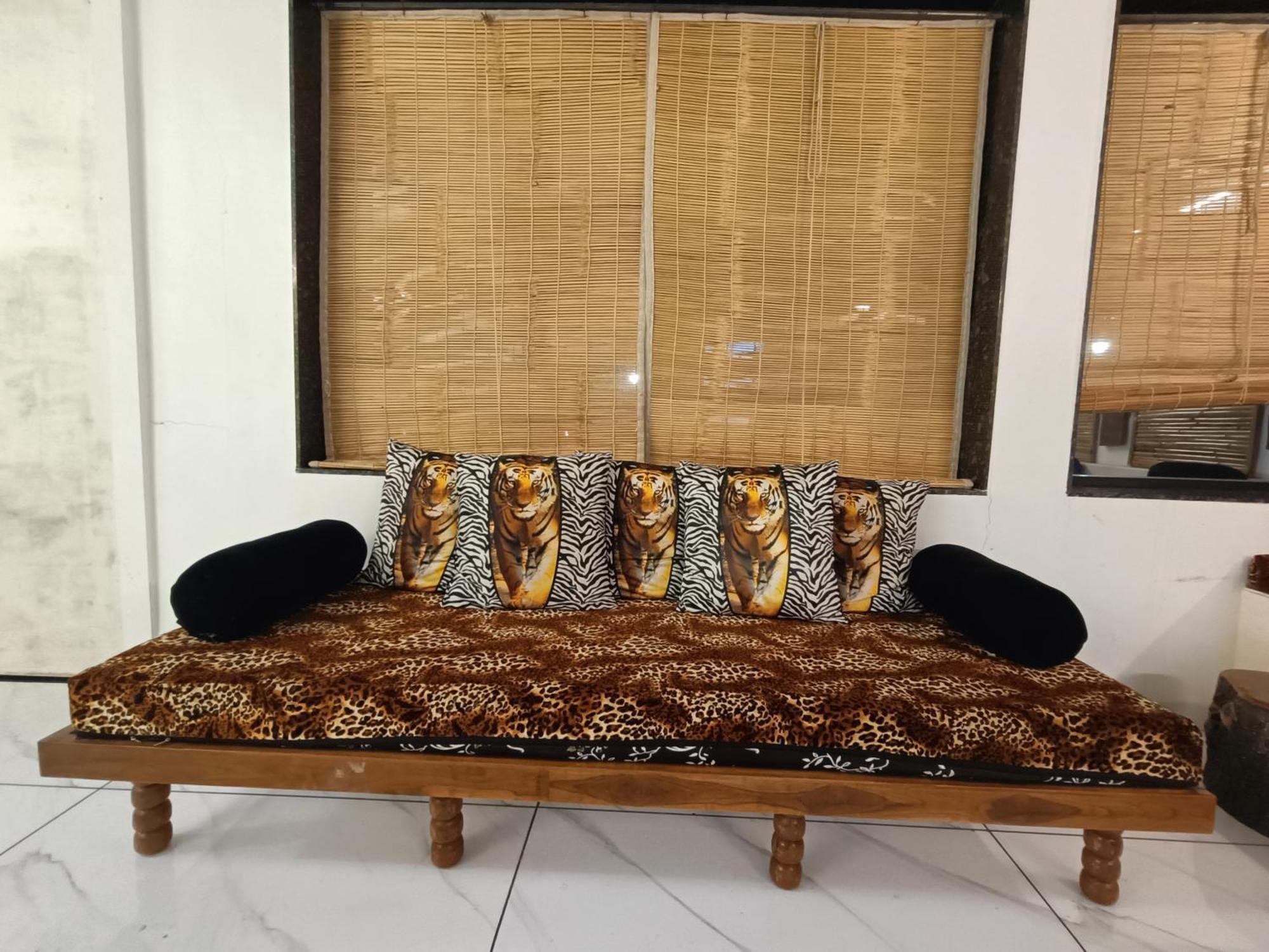 Leopard Farmhouse Mhow Luaran gambar