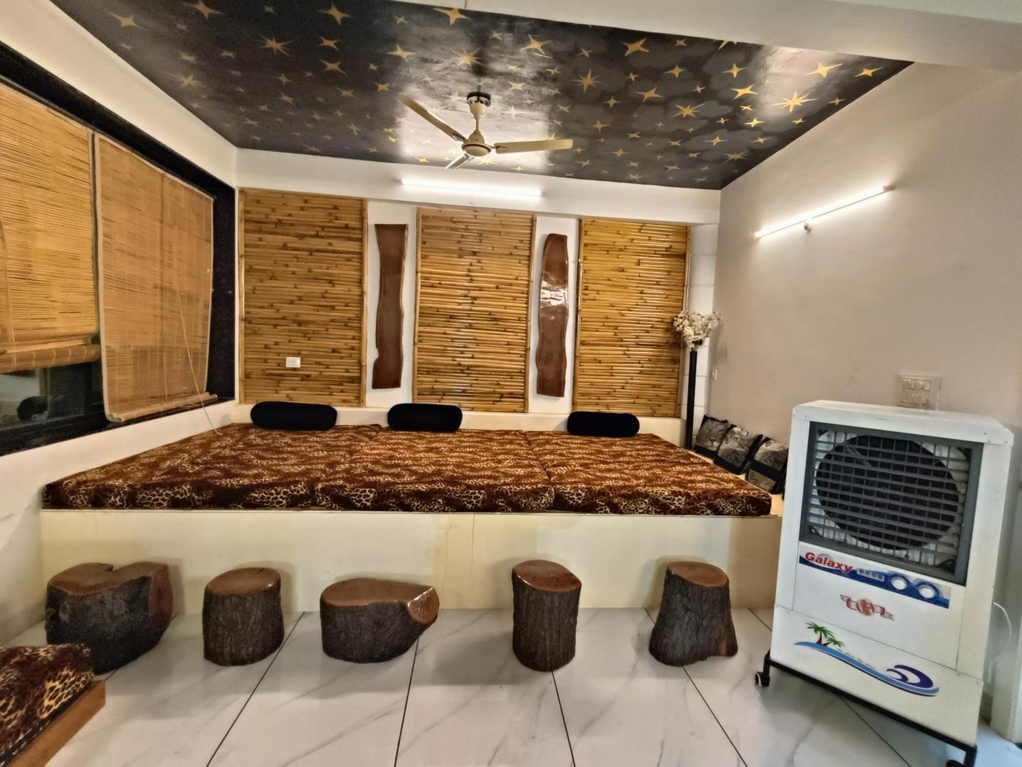 Leopard Farmhouse Mhow Luaran gambar