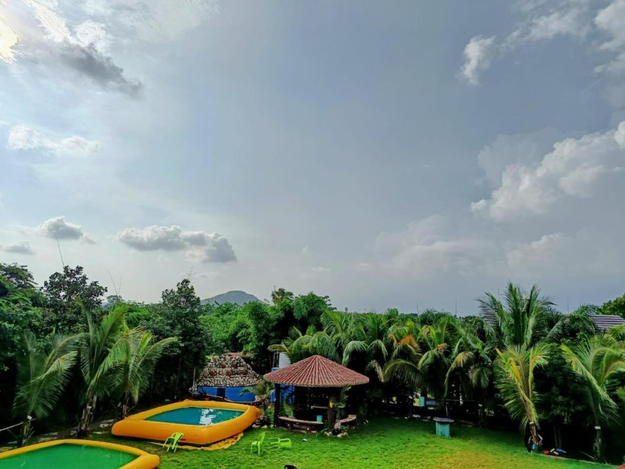 Leopard Farmhouse Mhow Luaran gambar